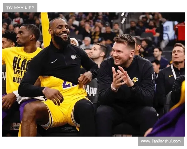 28日上午,NBA诞生年度最神奇比赛,詹姆斯东契奇同时成为背景板 28日上午,NBA诞生年度最神奇比赛,詹姆斯东契奇同时成为背景板