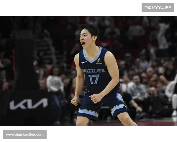 中国球迷太羡慕!172日本小后卫惊艳NBA赛场,精妙传球征服队友 中国球迷太羡慕!172日本小后卫惊艳NBA赛场,精妙传球征服队友